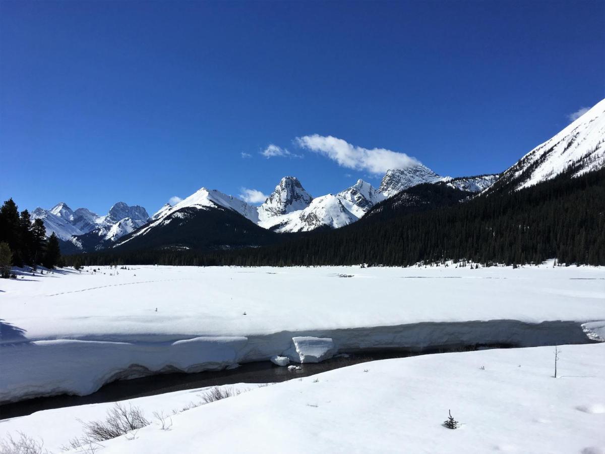 Inviting Rocky Mountain Hot Tub In Rated Managed By Little Sister Getaways * Canmore