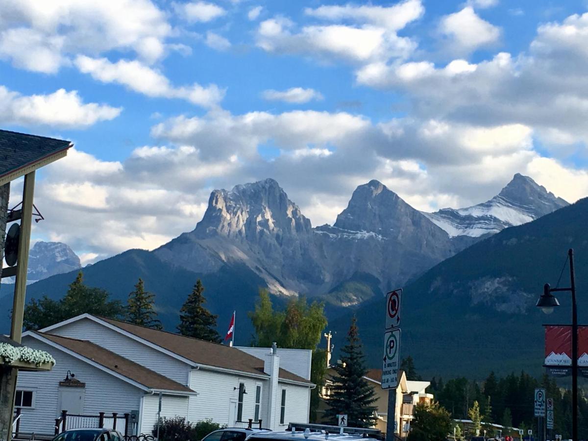 Inviting Rocky Mountain Hot Tub In Rated Managed By Little Sister Getaways Canmore
