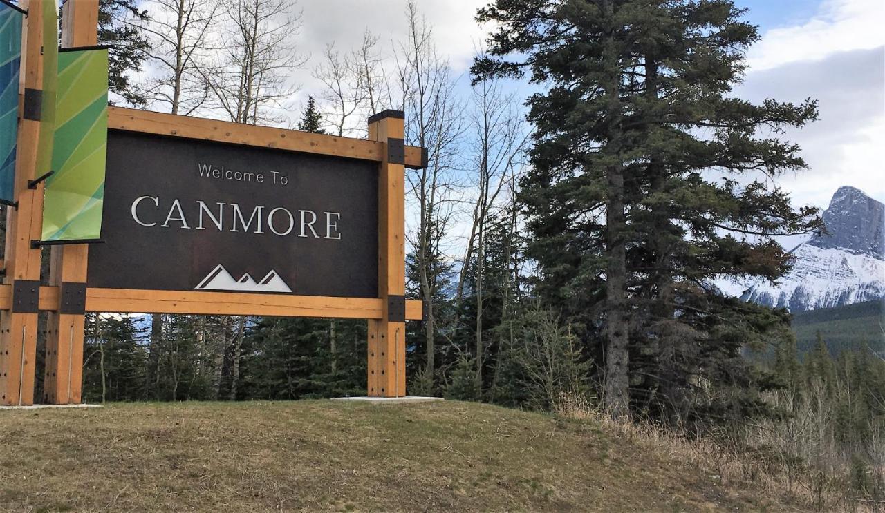 Aparthotel Inviting Rocky Mountain Hot Tub In Rated Managed By Little Sister Getaways Canmore