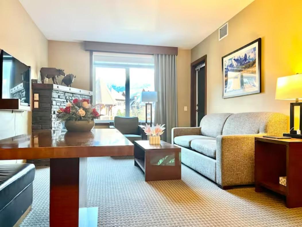 Falcon Crest 1 Bedroom With Gym & Hot-tubs & Mountain View Aparthotel Canmore