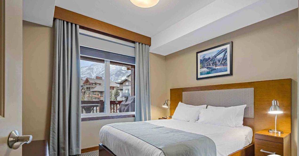 Falcon Crest 1 Bedroom With Gym & Hot-tubs & Mountain View Canmore