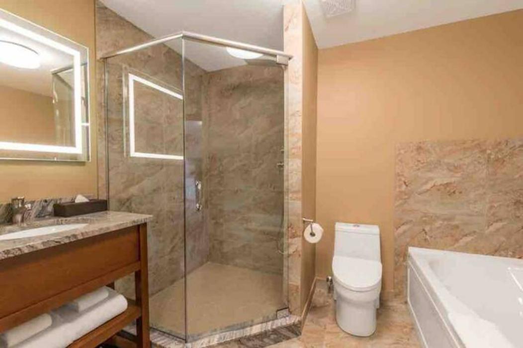 Falcon Crest 1 Bedroom With Gym & Hot-tubs & Mountain View Canmore