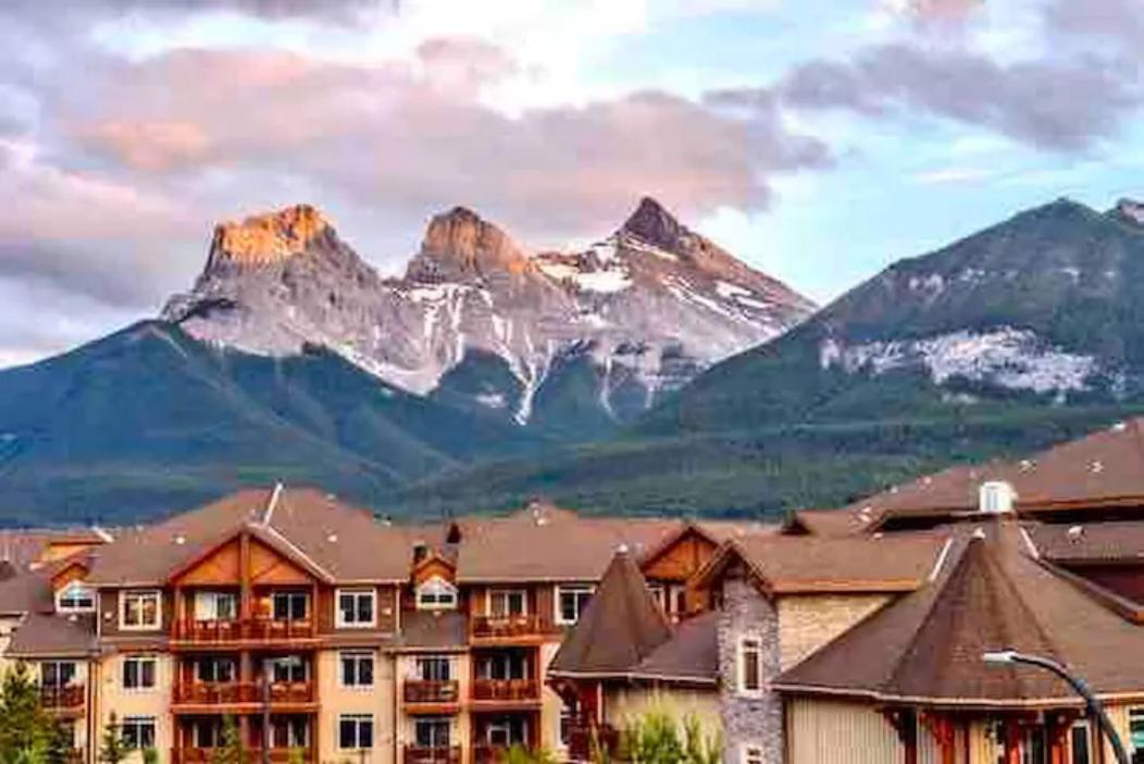 Falcon Crest 1 Bedroom With Gym & Hot-tubs & Mountain View * Canmore