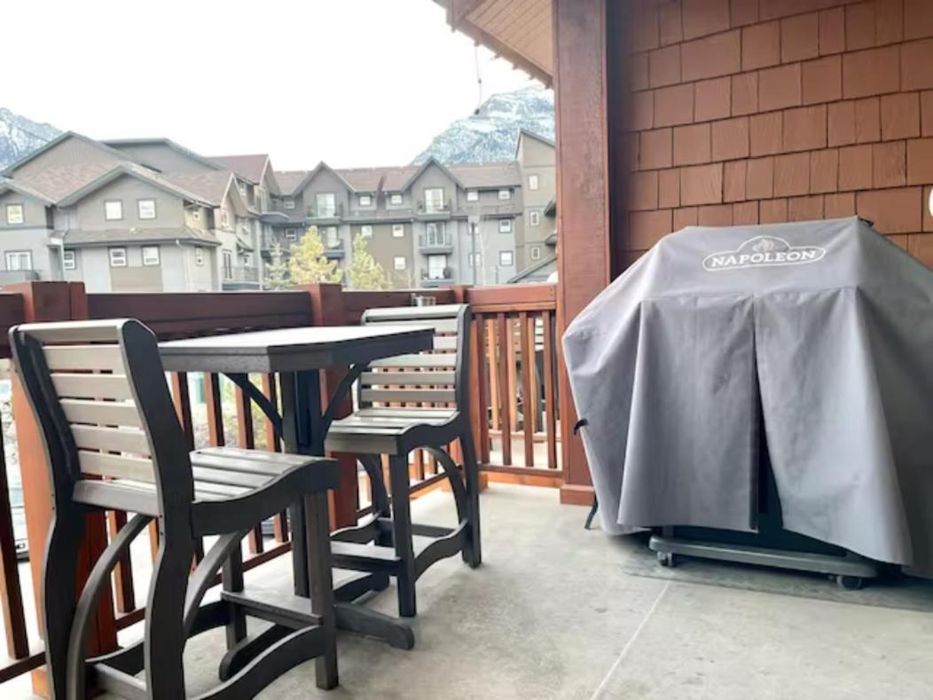 Falcon Crest 1 Bedroom With Gym & Hot-tubs & Mountain View