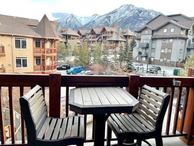 Falcon Crest 1 Bedroom With Gym & Hot-tubs & Mountain View * Canmore
