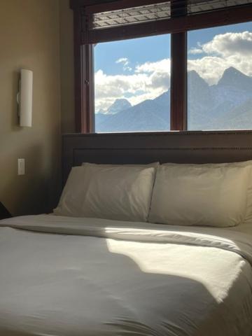 The Lookout - Top Floor Corner Unit With Stunning Views