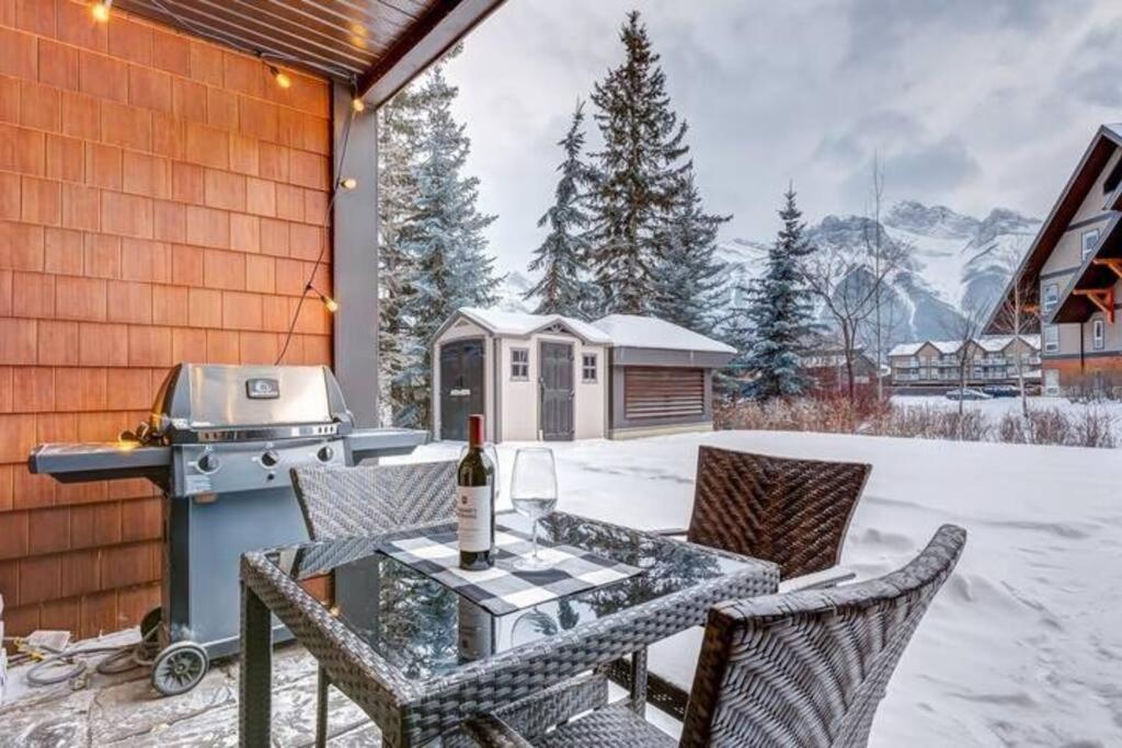 Mountain Retreat, Pool & Hot Tub, Bbq, Patio, King Bed, Sleeps 6! Aparthotel *