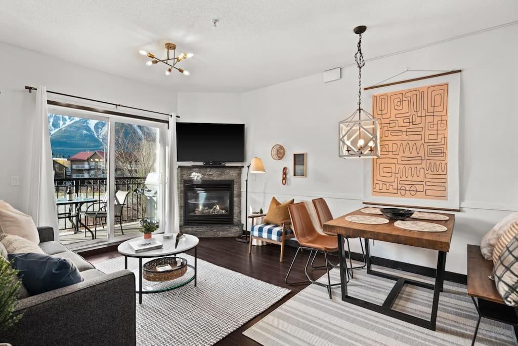 Apartment Stunning Mountain Views - Pool&hottub - King Bed - Bbq Canmore