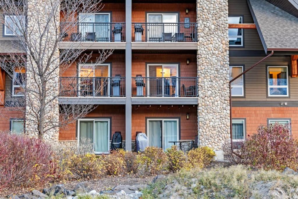 Apartment Stunning Mountain Views - Pool&hottub - King Bed - Bbq *