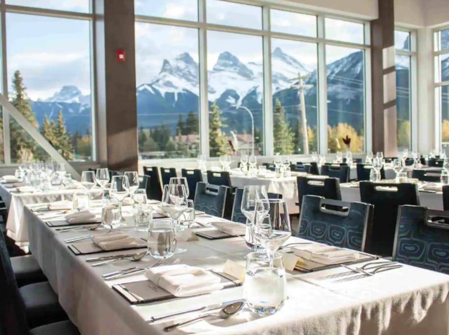 Stunning Mountain Views - Pool&hottub - King Bed - Bbq Apartment Canmore