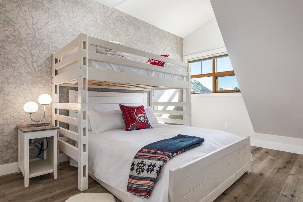 The Grand Escape Downtown Holiday home Canmore