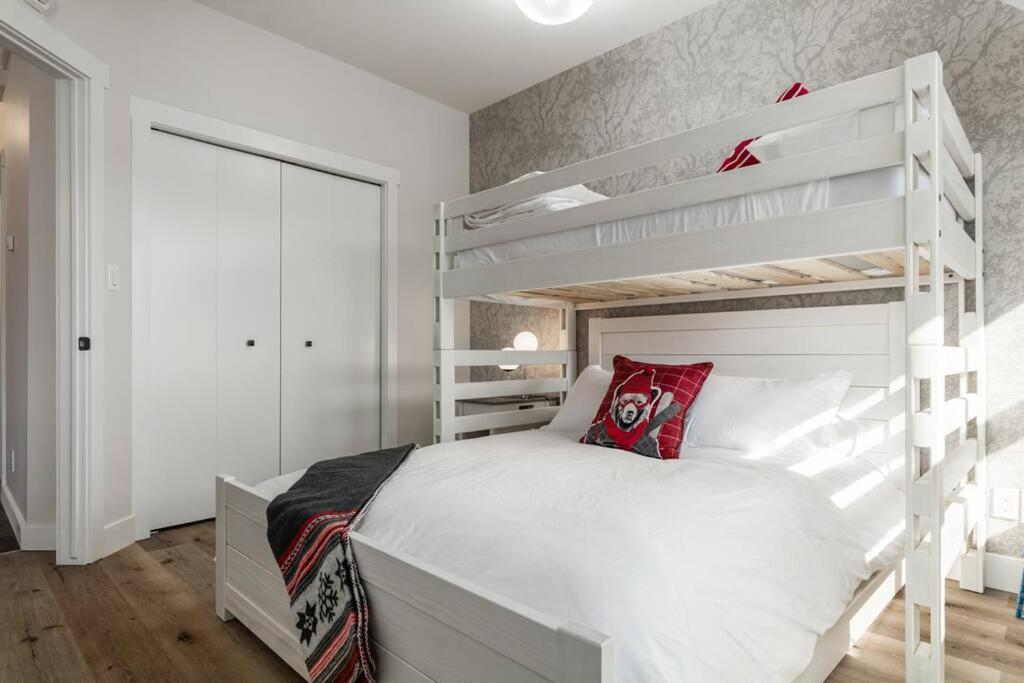 Holiday home The Grand Escape Downtown Canmore