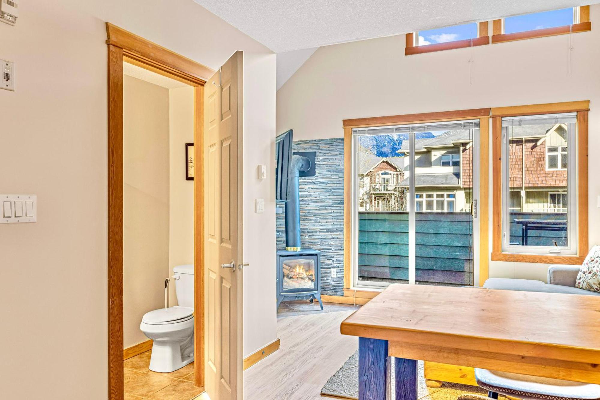 Mountain View Loft Heated Outdoor Pool Canmore