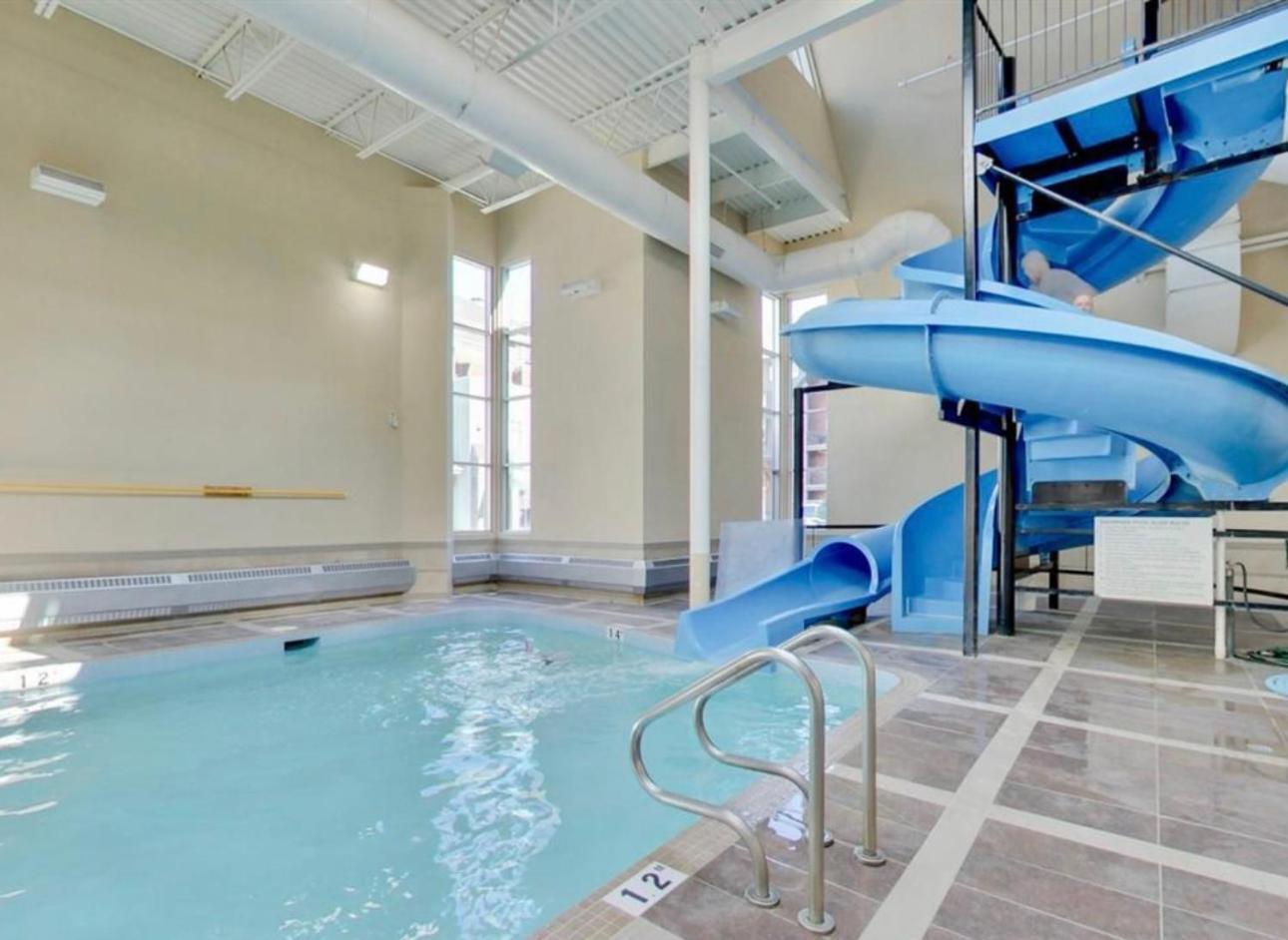 Family Friendly 2br/2ba - Views & Location!! Apartment