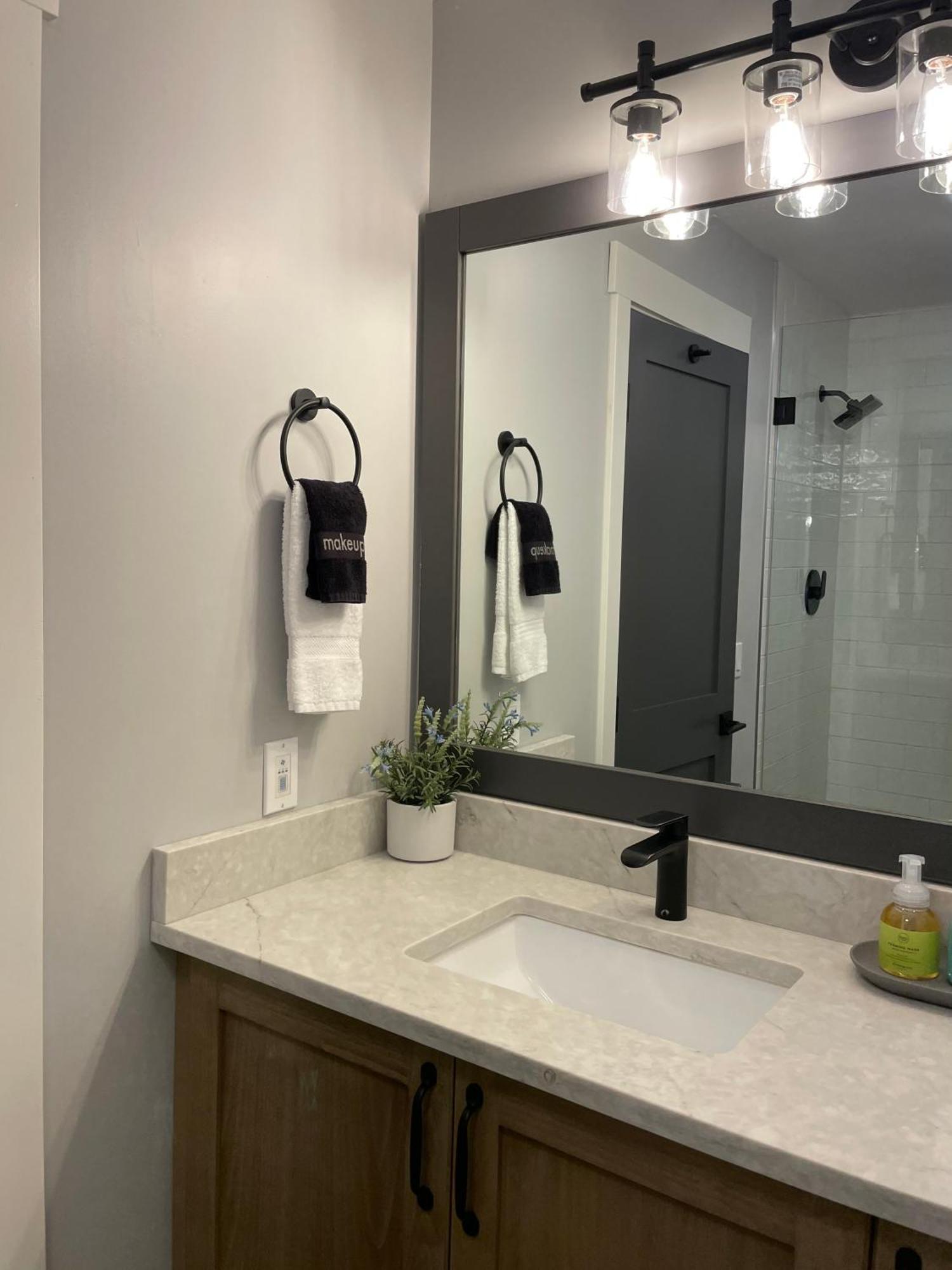 Family Friendly 2br/2ba - Views & Location!! *