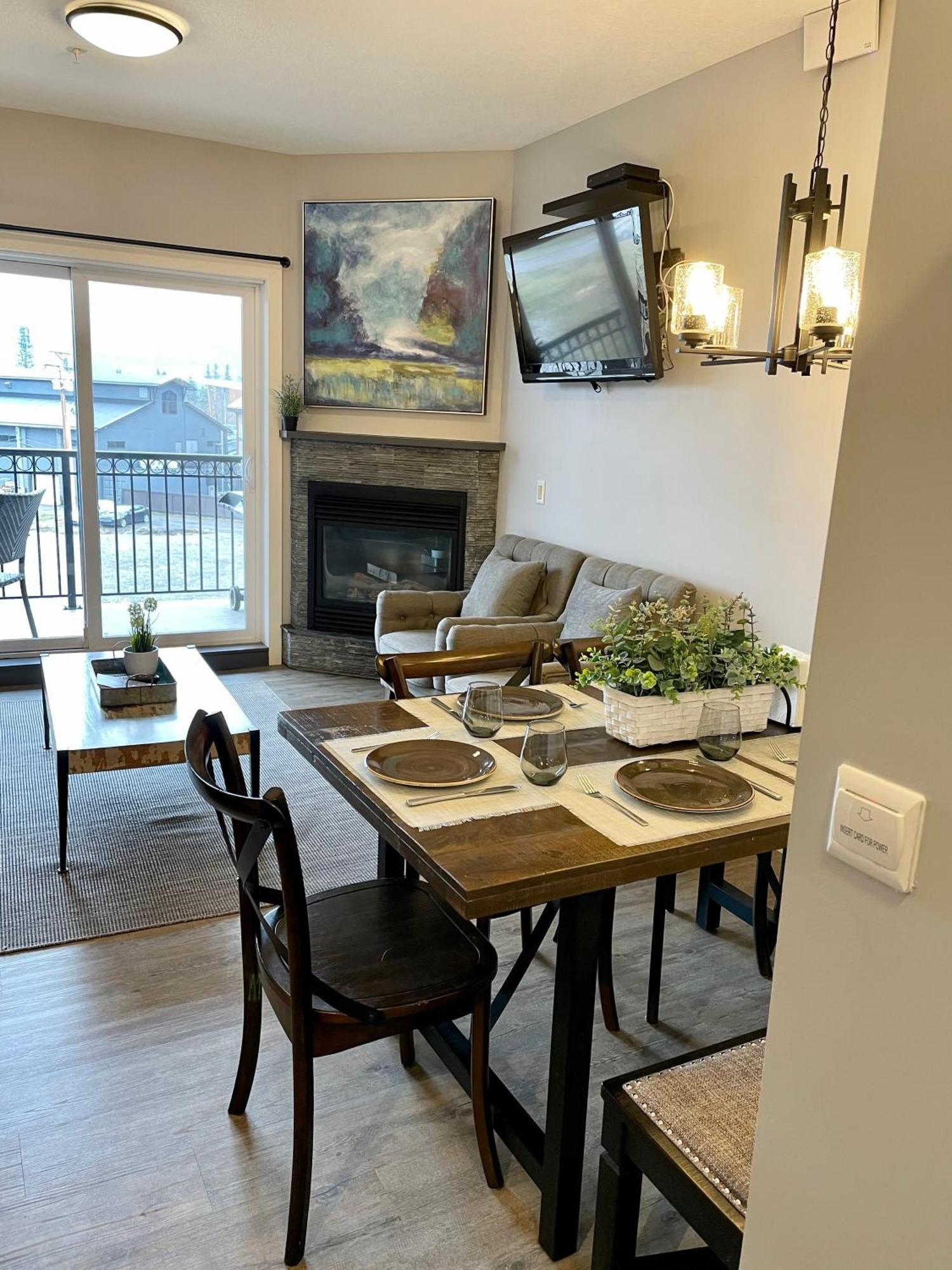 Family Friendly 2br/2ba - Views & Location!! *