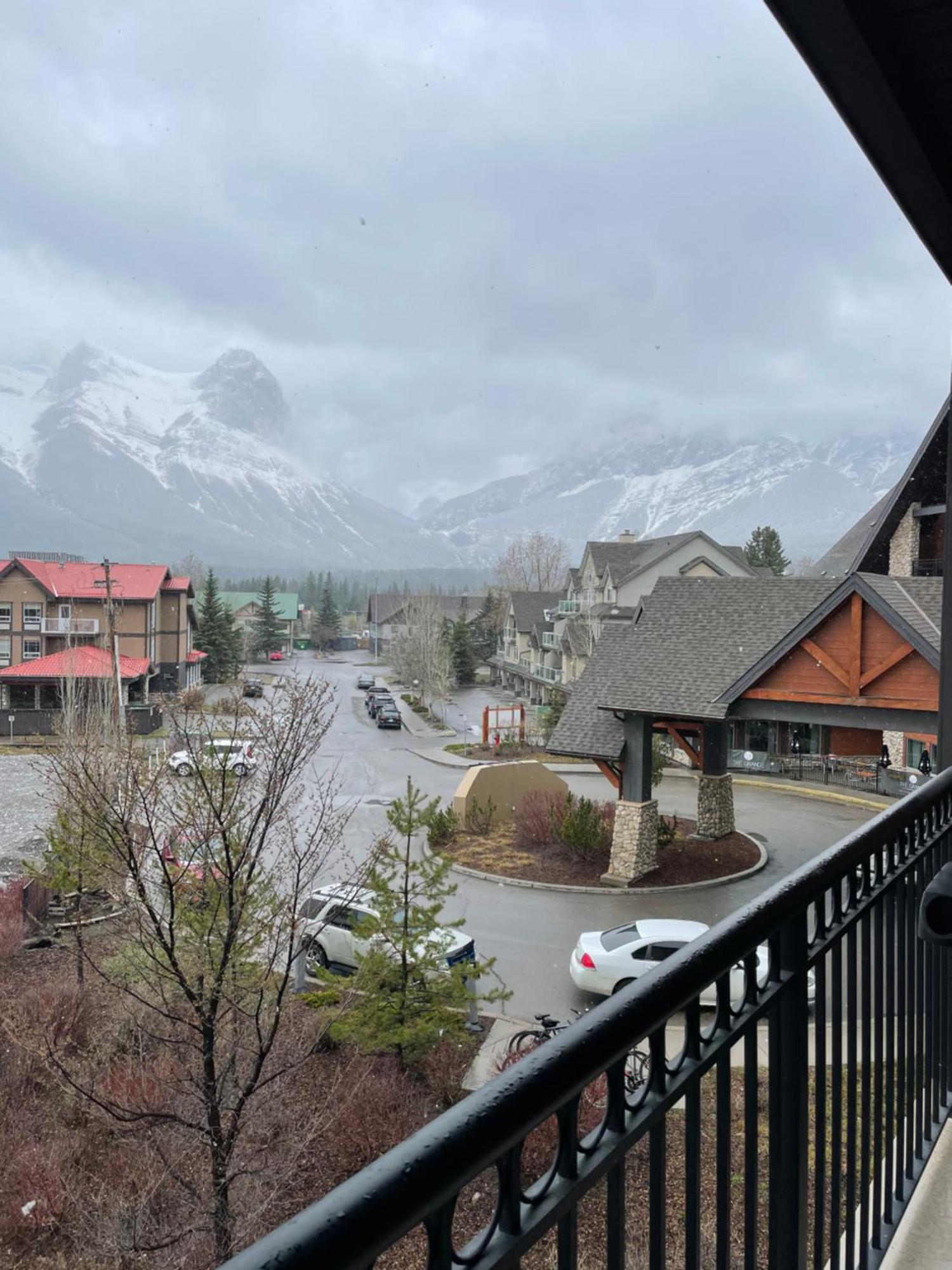 Family Friendly 2br/2ba - Views & Location!! Apartment *