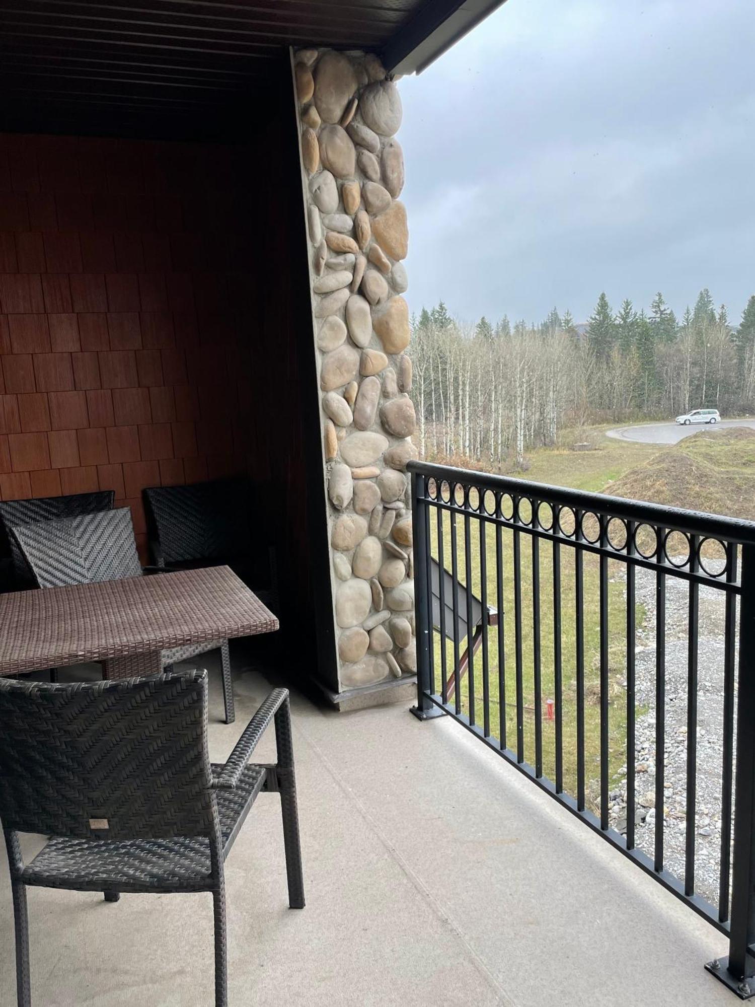 Apartment Family Friendly 2br/2ba - Views & Location!! *
