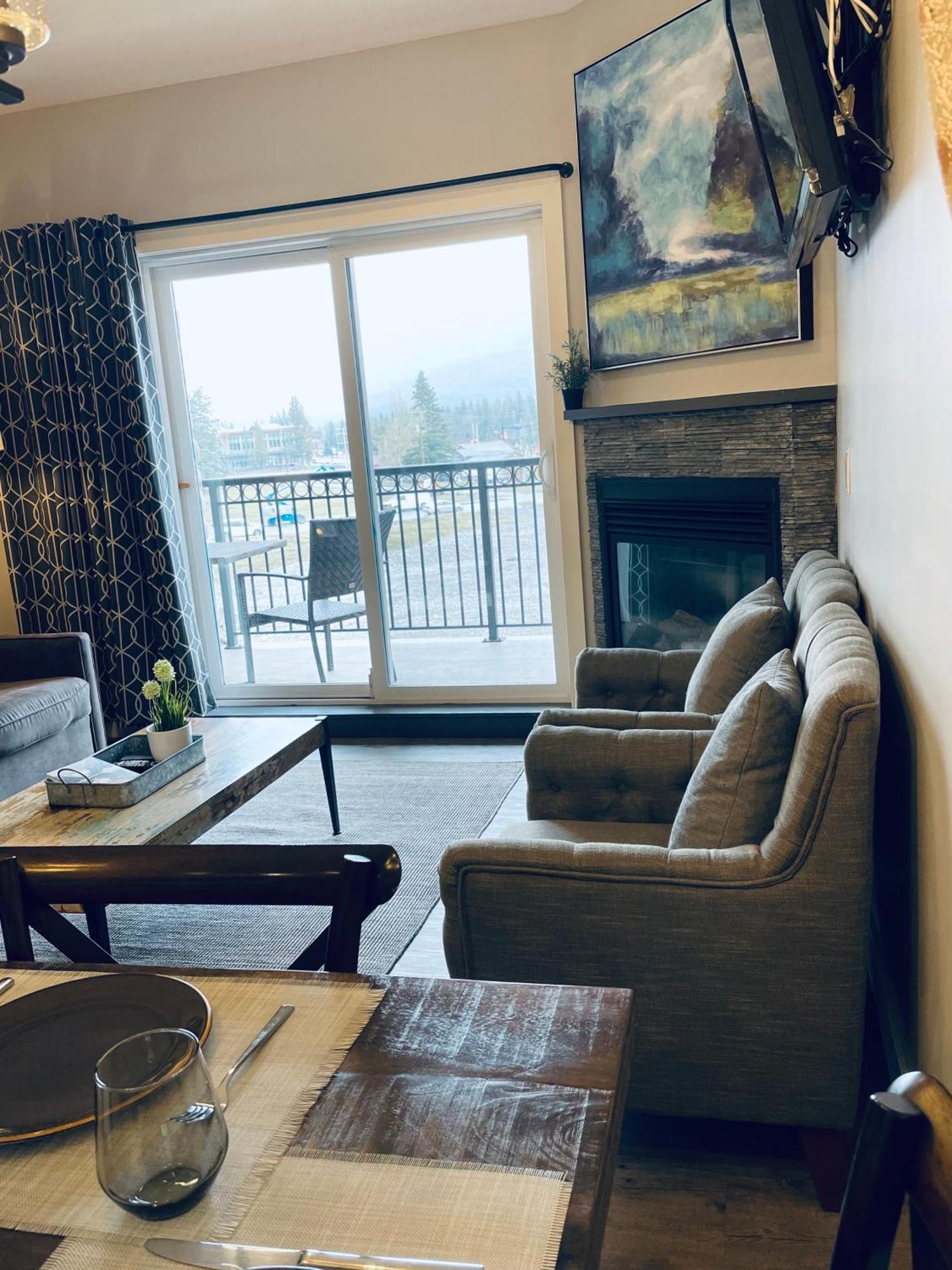Family Friendly 2br/2ba - Views & Location!!