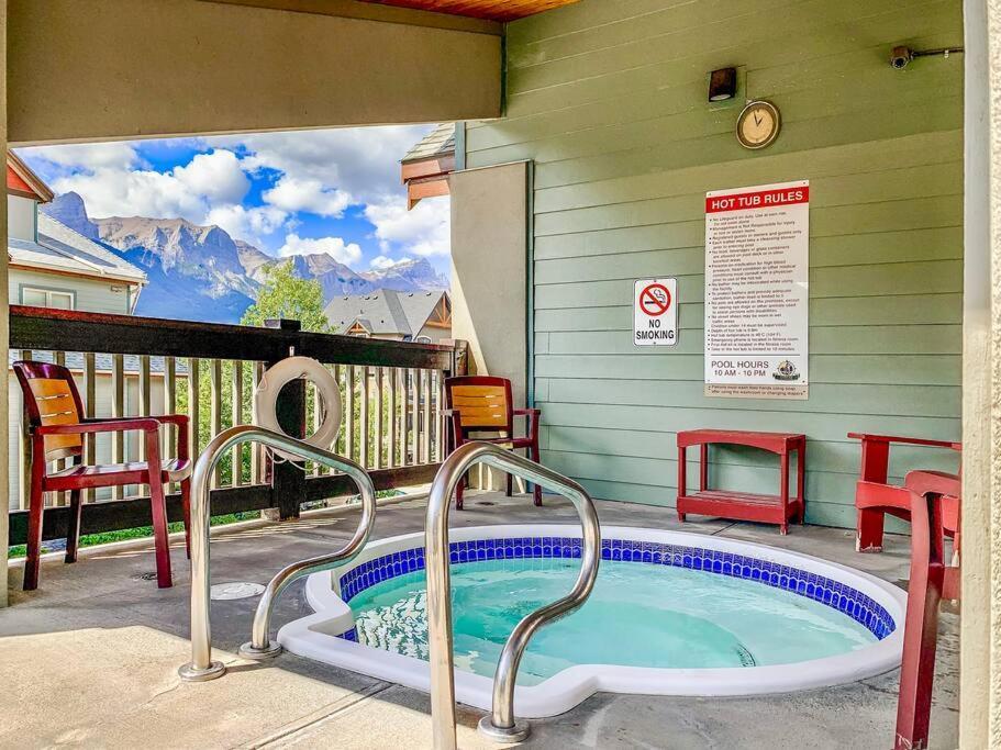 Mountain View Loft Heated Outdoor Pool Holiday home *