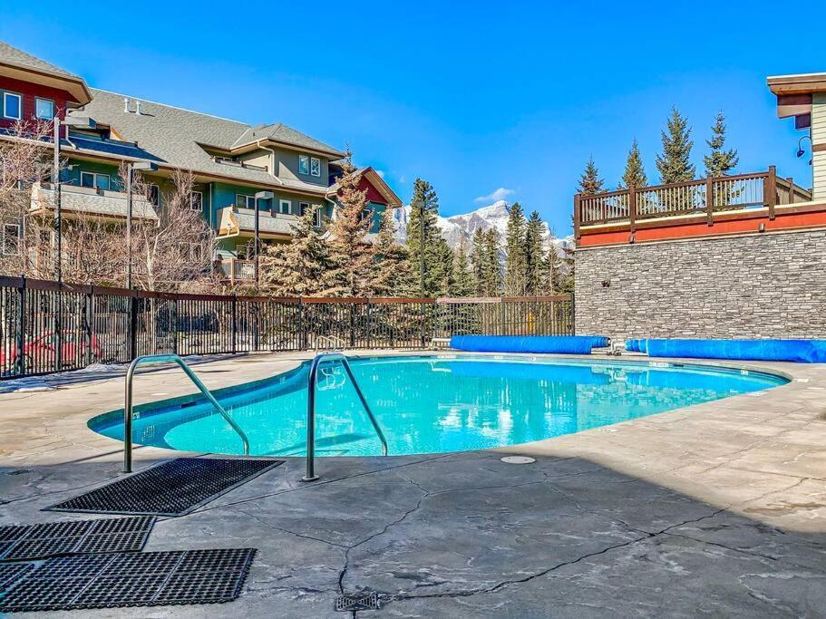 Holiday home Mountain View Loft Heated Outdoor Pool Canmore