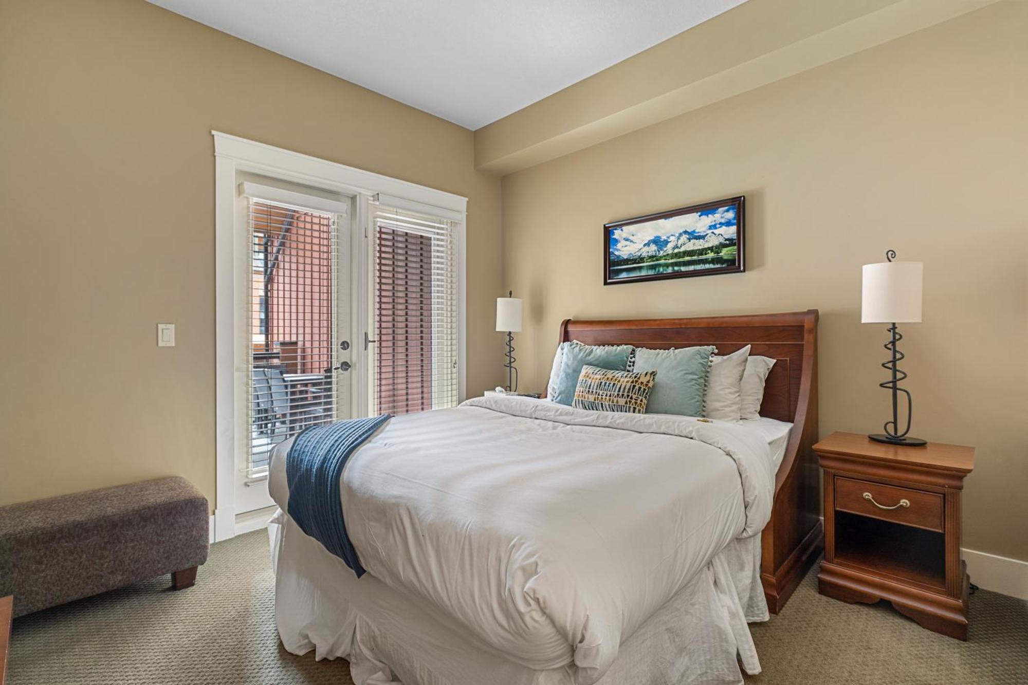 Adventurer's Escape~ Mountain Luxury Apartment Canmore
