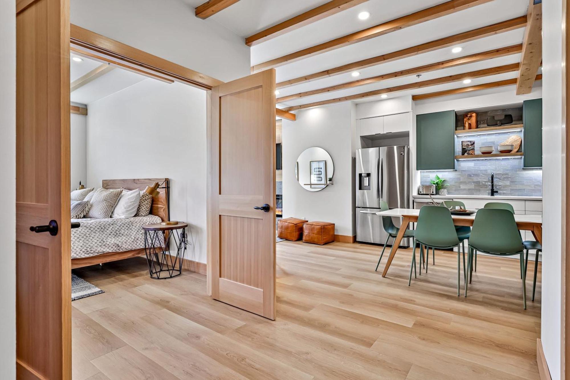 Ravens Crest - Stunning Views Perfectly Located On Main Street * Canmore