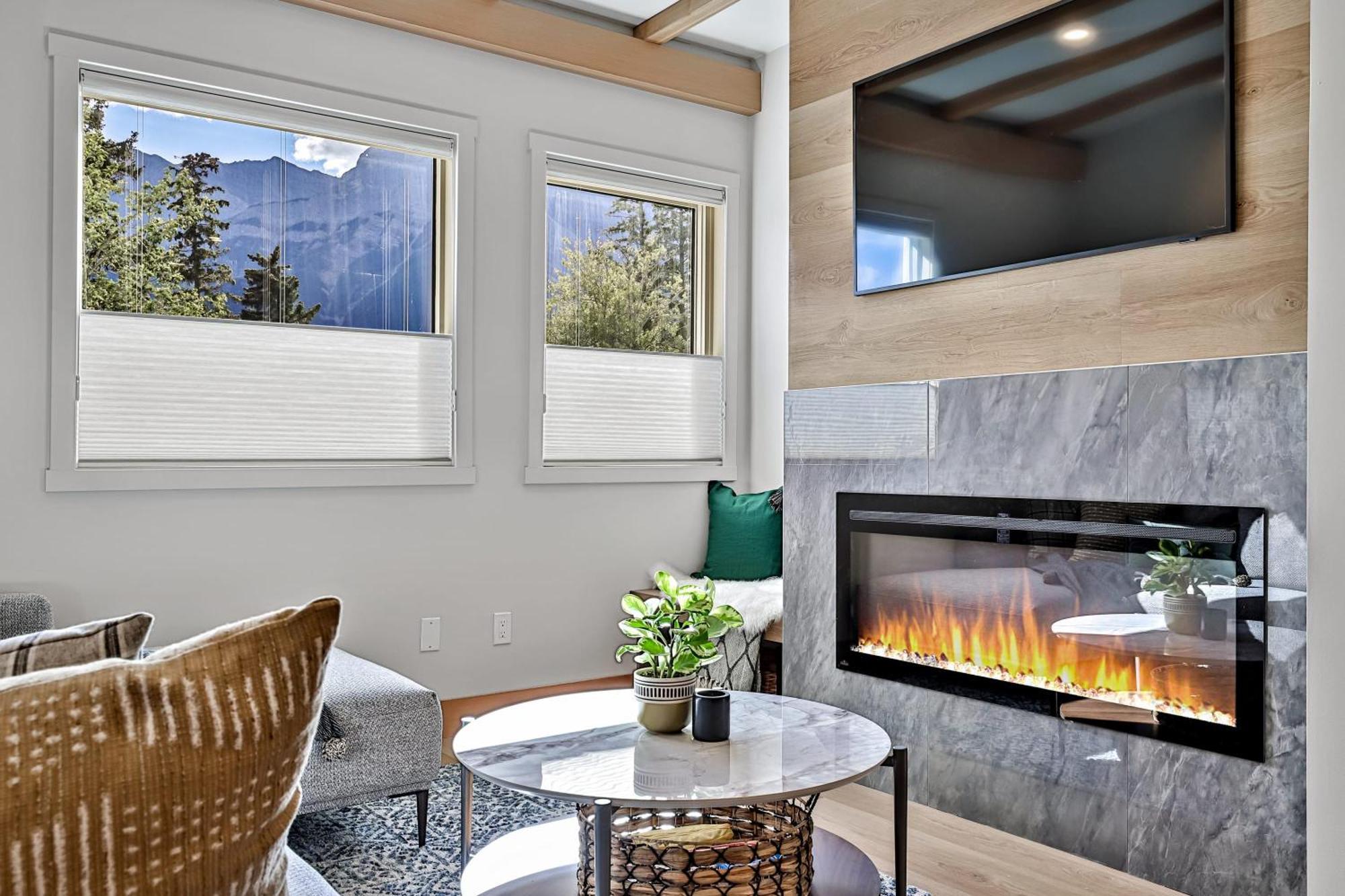 Ravens Crest - Stunning Views Perfectly Located On Main Street Apartment *