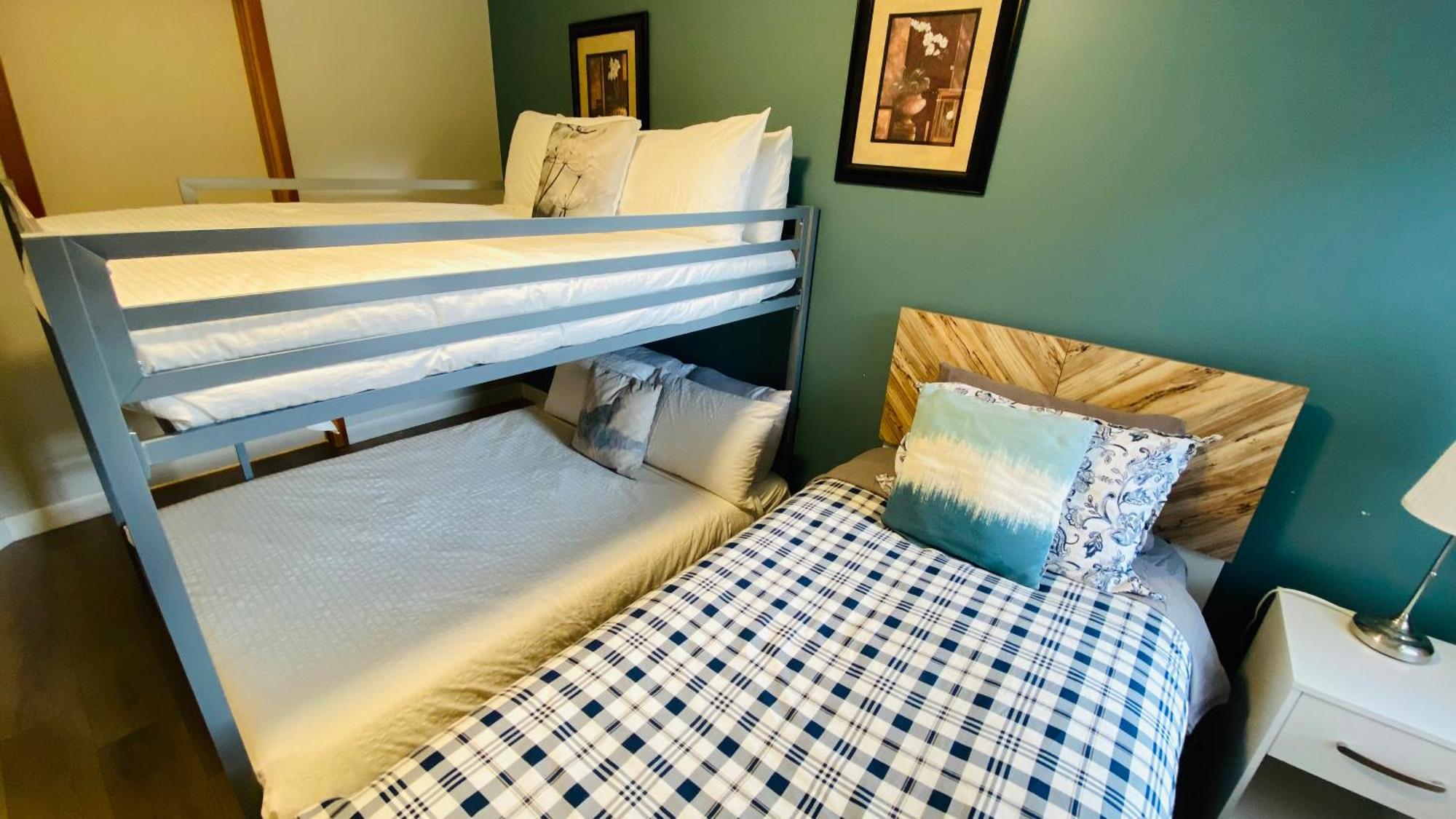 Lux 2br 5bd Mountain View! *