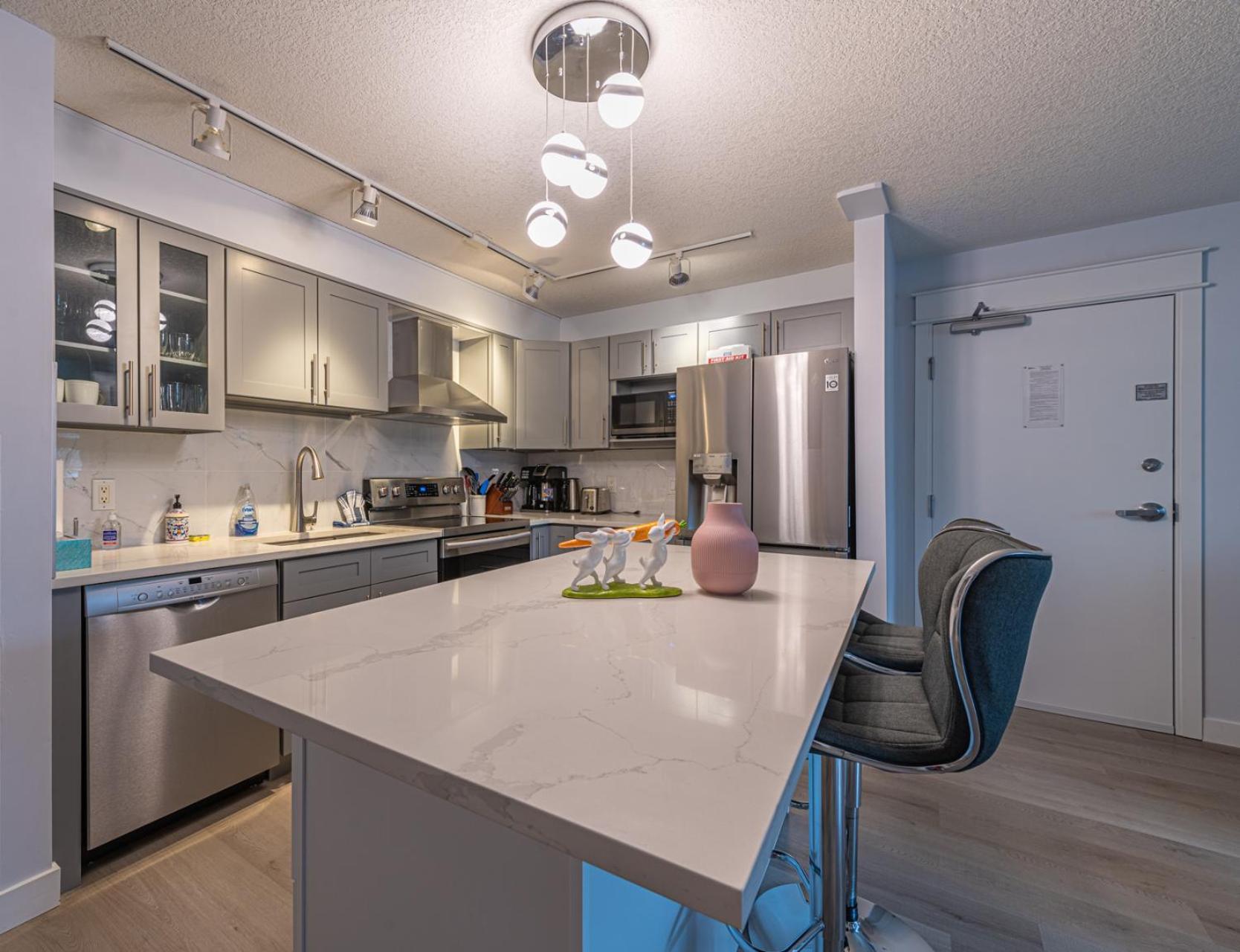 Mountain View One Bedroom Vacation - Windtower 119 * Canmore
