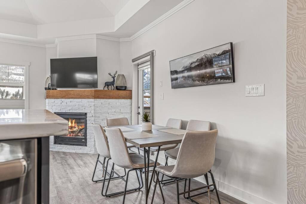 Mountain Vista Escape Downtown Holiday home *