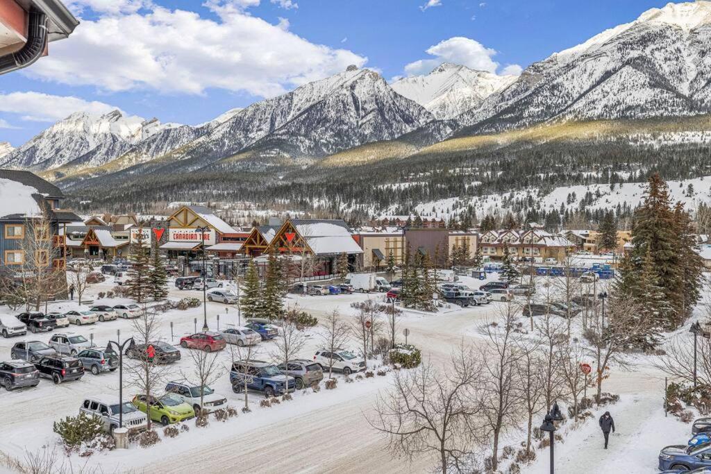 Mountain Vista Escape Downtown Canmore