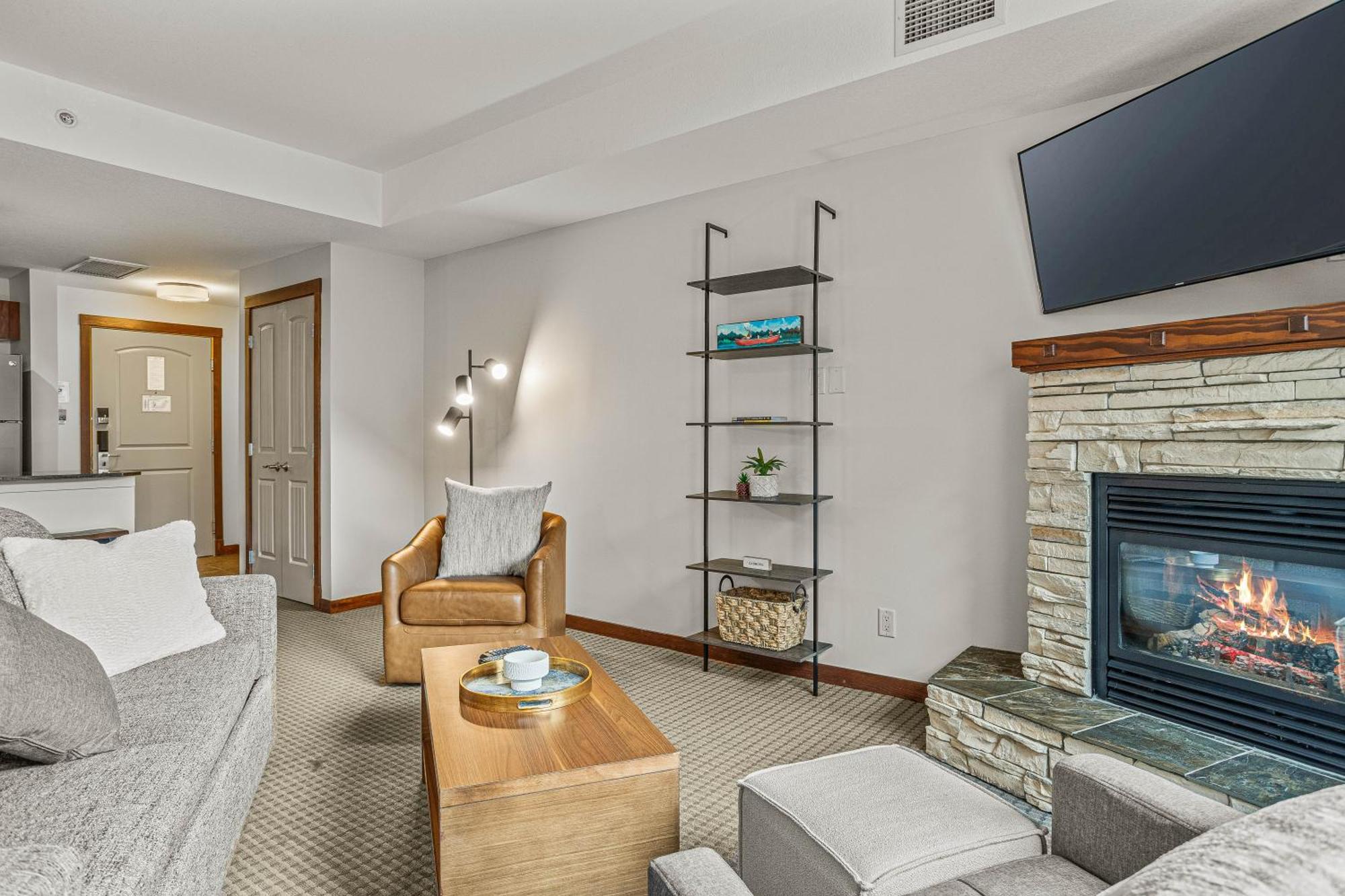 Splendid 1 Bdrm Mountain Condo! Hot Tub! Managed By Little Sister Getaways Apartment