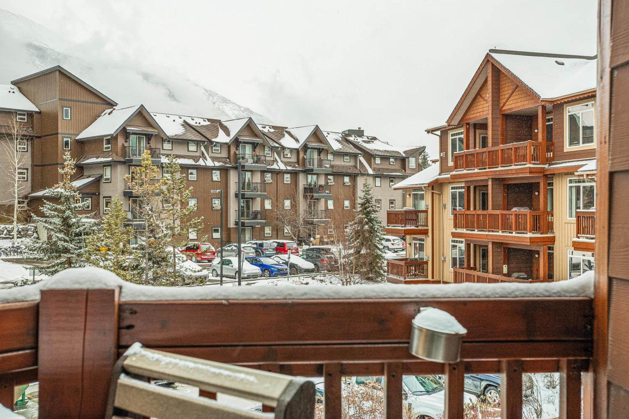 Splendid 1 Bdrm Mountain Condo! Hot Tub! Managed By Little Sister Getaways Canmore