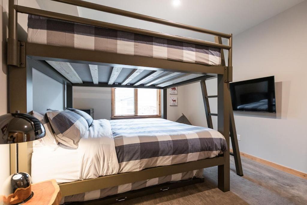 Spring Creek Penthouse By Canadian Rockies Vacation Canmore