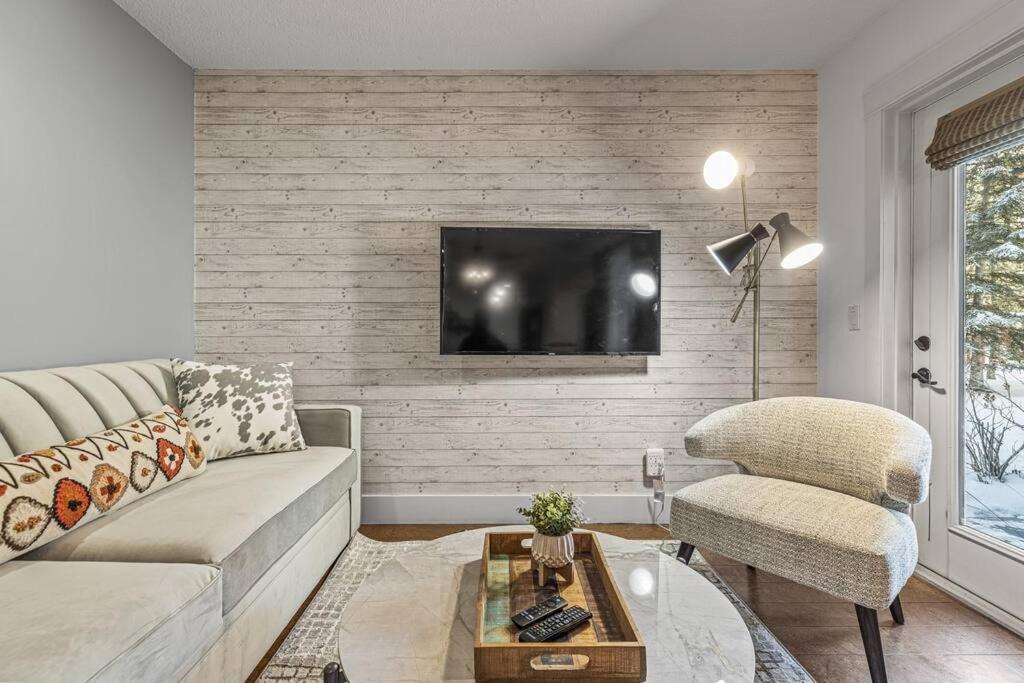 L109 World Class Solara - Hot Tub, Pool, Gym, Aircon, Free Parking & Netflix Apartment