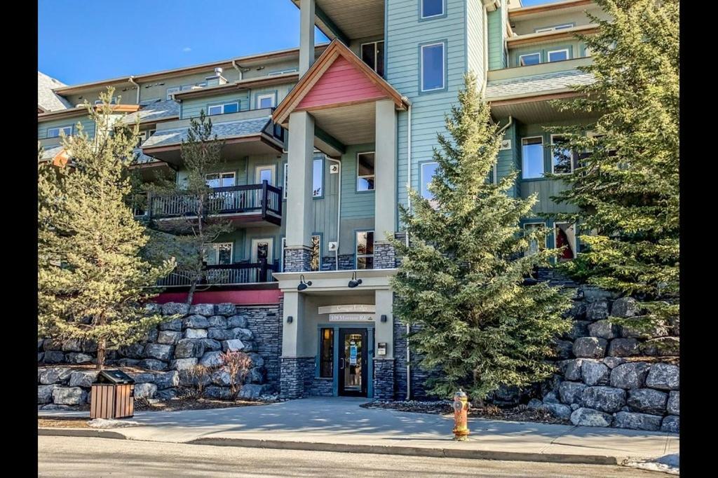 Pines & Peaks 2 Bedroom Mountain Retreat *