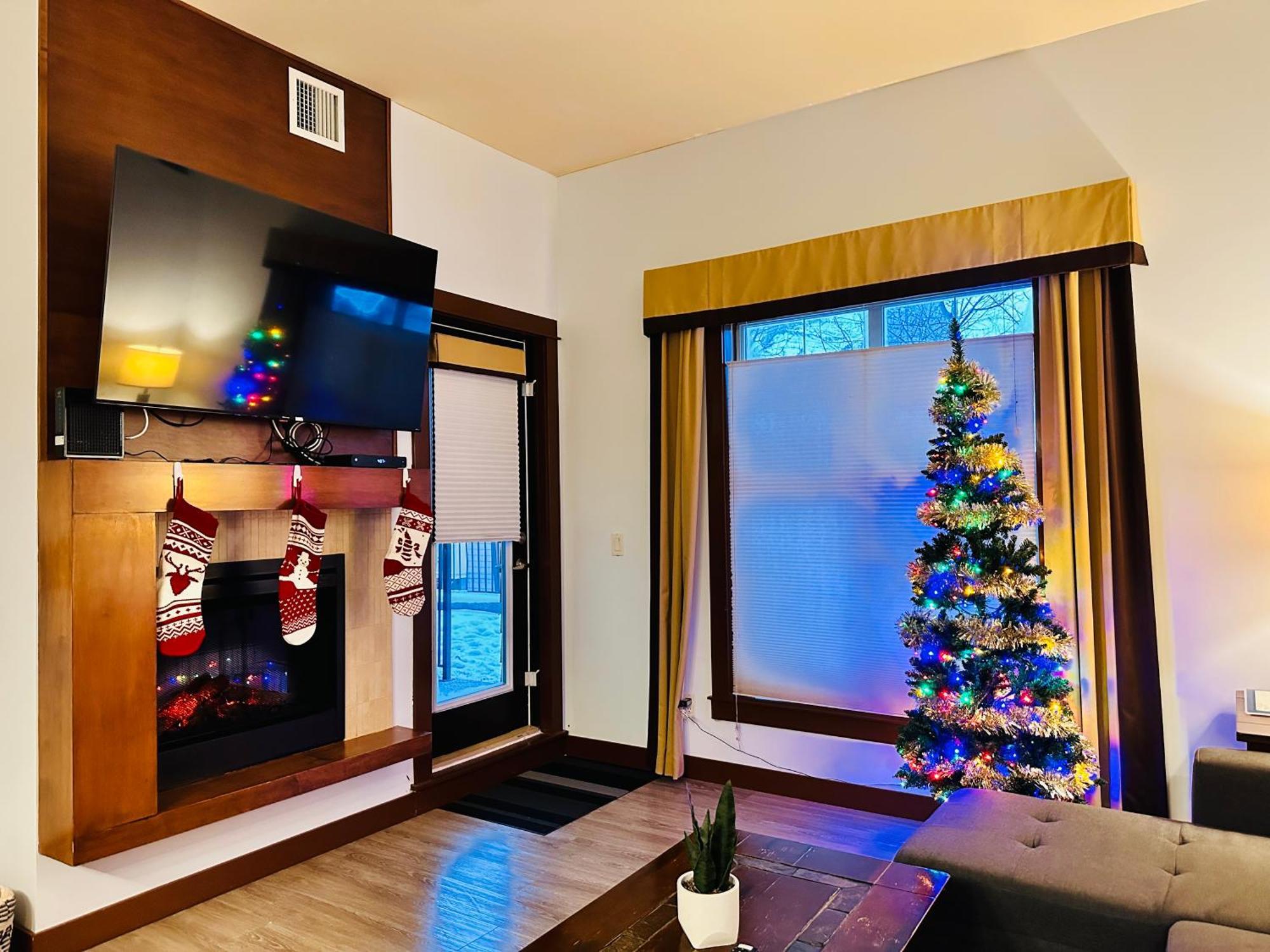 S105 Stay- Hot Tub, Stream Rm, Gym, Parking Mtn Retreat Apartment Canmore