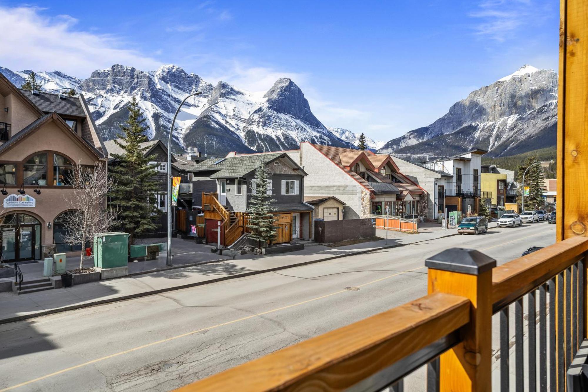 Apartment T202 Brand New! The Mountain's Call- Mountain View *