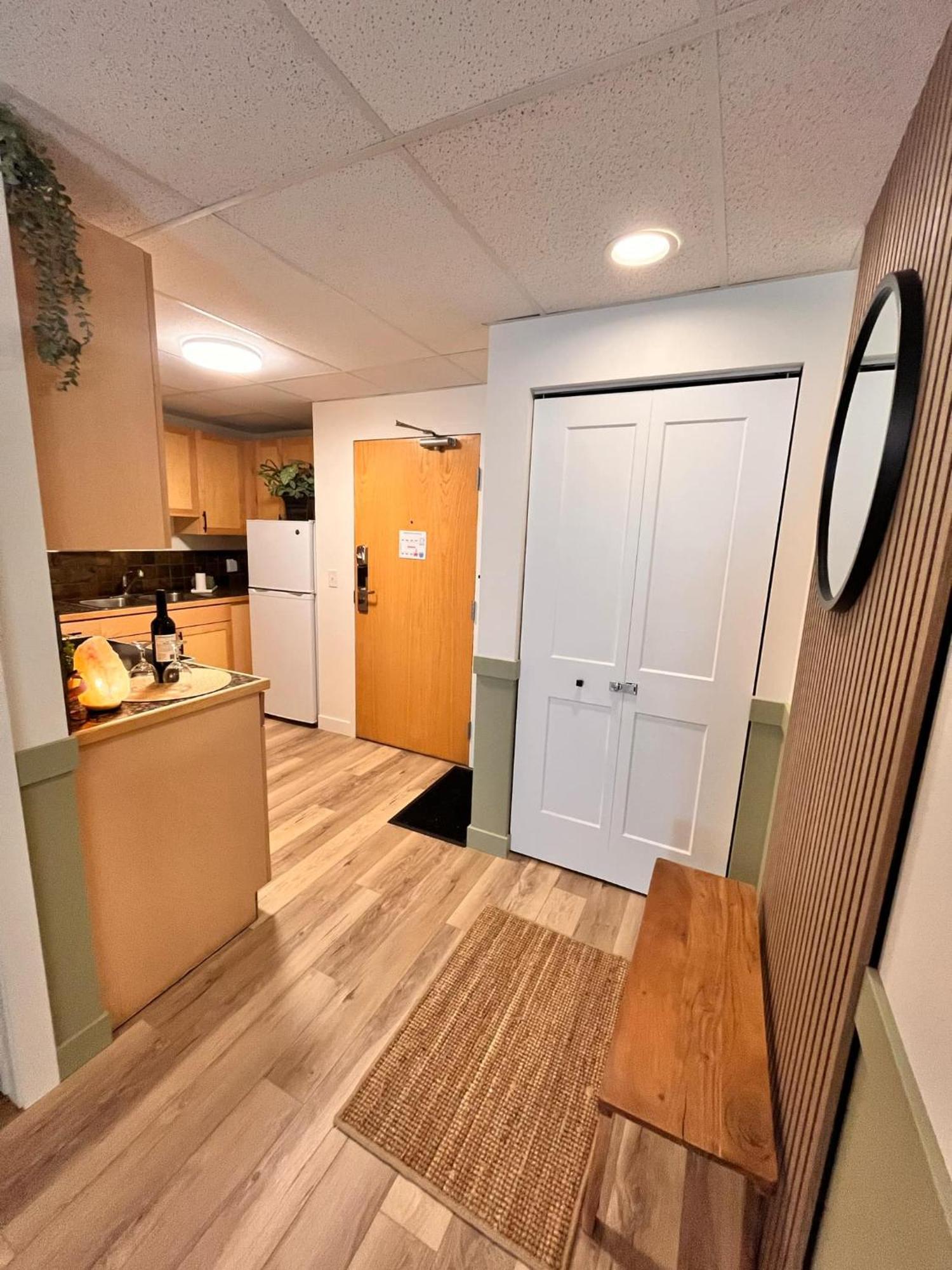 Three Peaks Getaway Jacuzzi - Sleeps 4 Apartment *