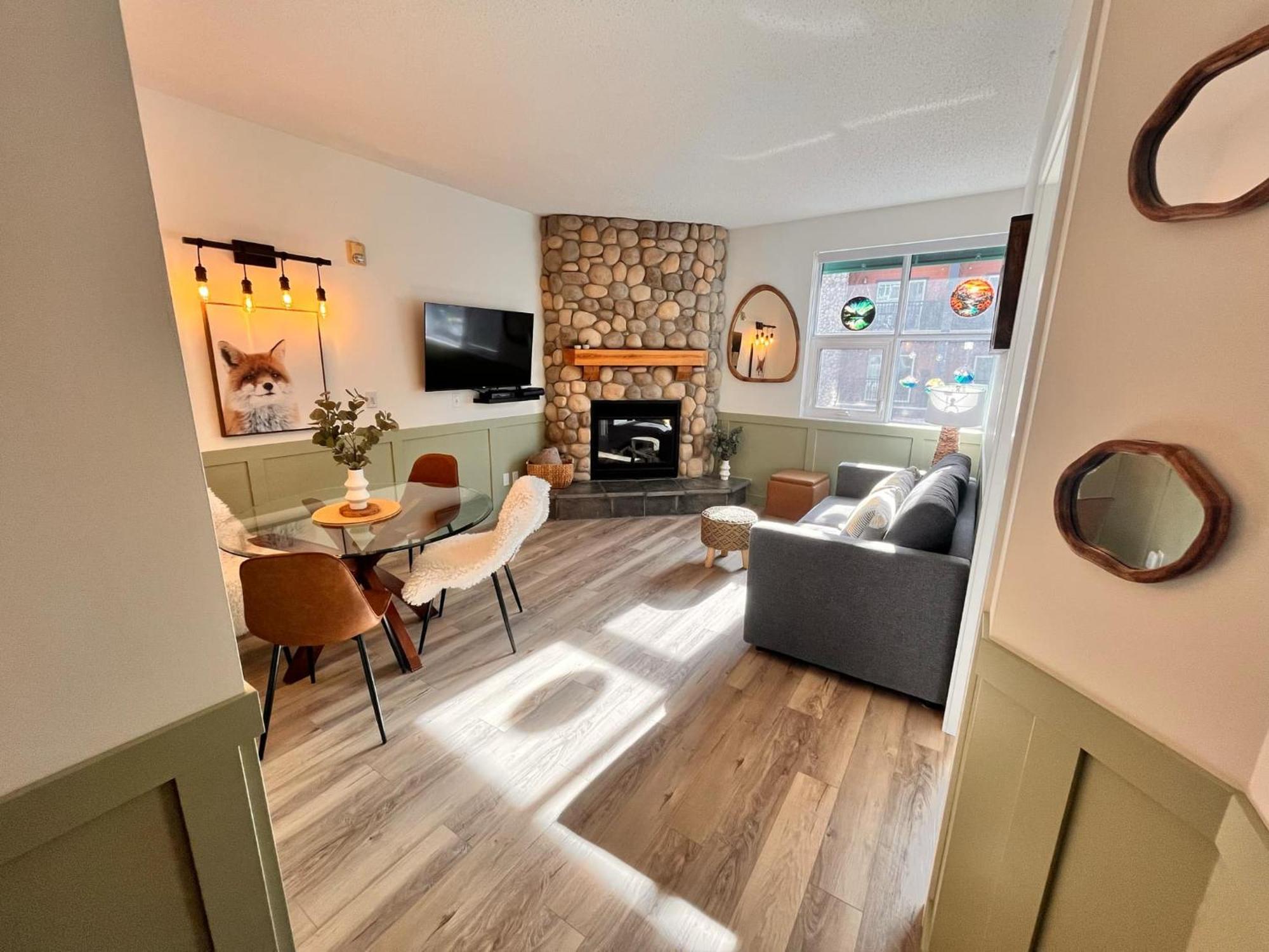 Apartment Three Peaks Getaway Jacuzzi - Sleeps 4 *