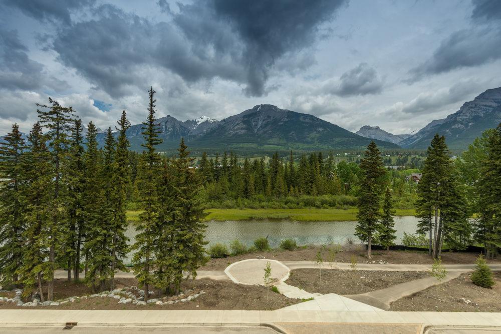 Hotel Rundle Cliffs Canmore