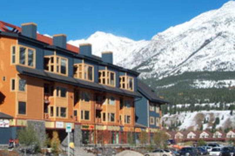 Hotel Crossing Canmore