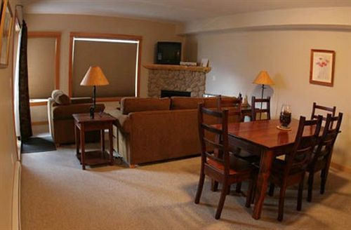 Hotel Crossing Canmore
