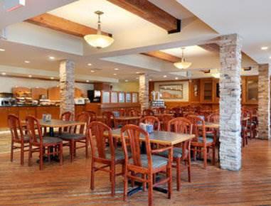 & Hotel Canmore