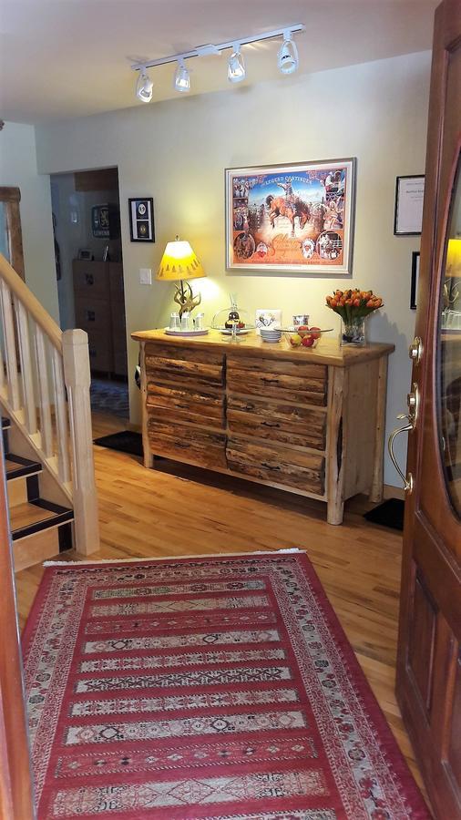 Bed & Breakfast The Howling Wolf Canmore