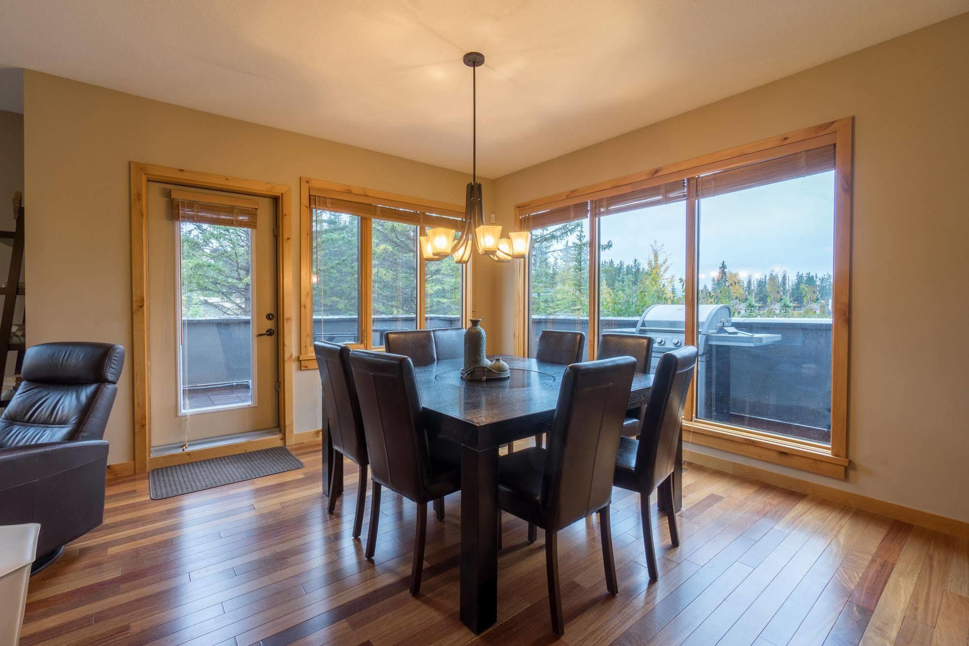 Rundle Cliffs Hotel 3*