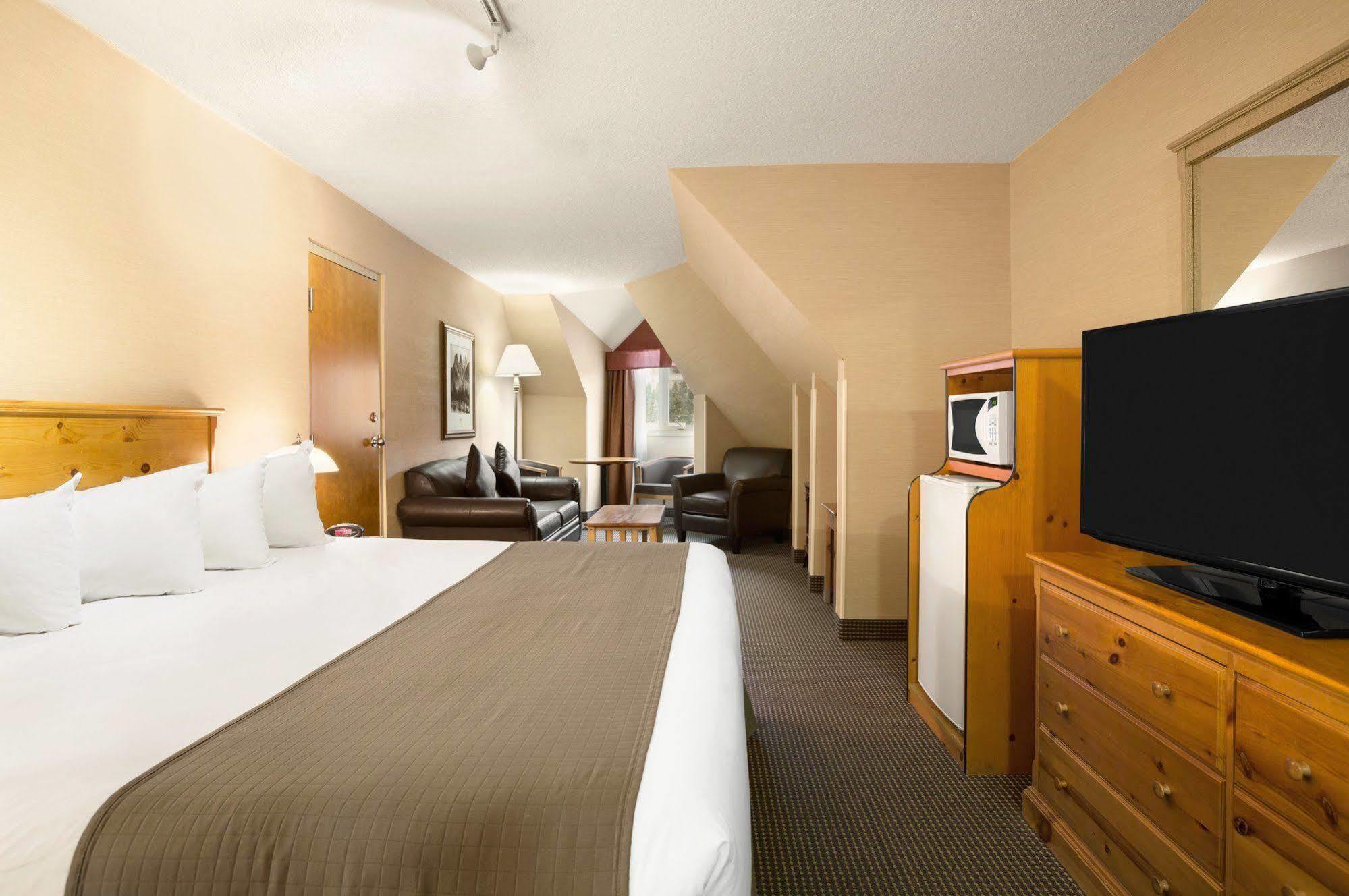 & Hotel