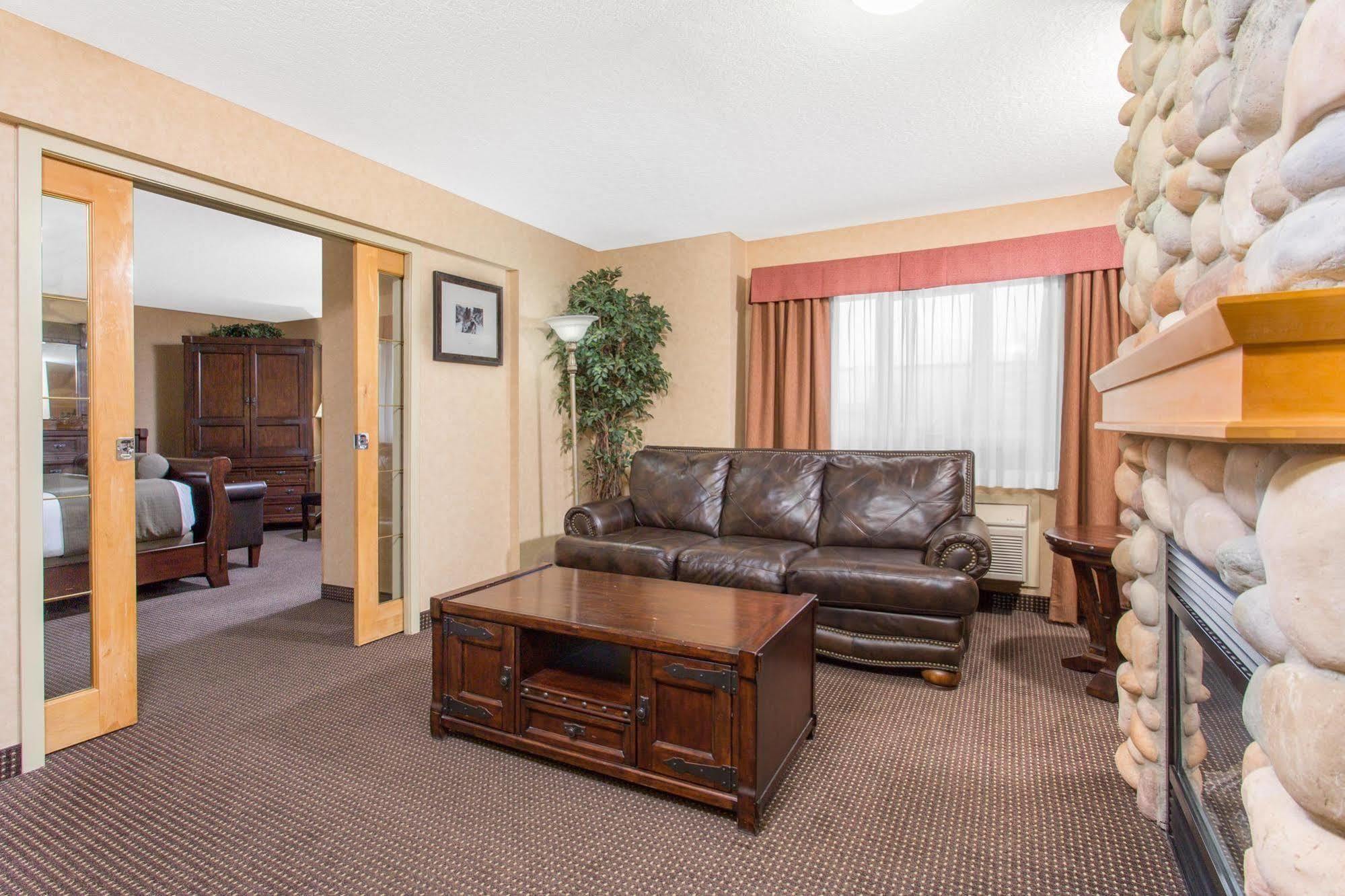 & Hotel 3*