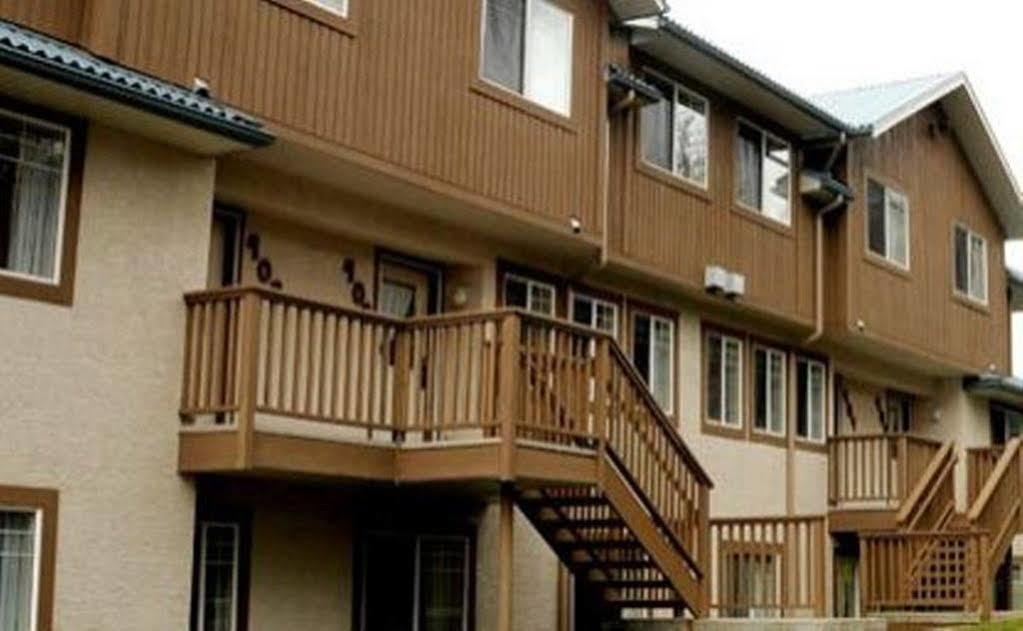 Banff Boundary Lodge *